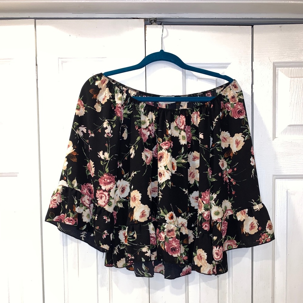 Floral Off the shoulder Top!